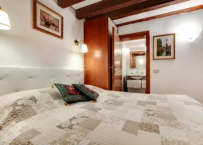 Leo Apartment